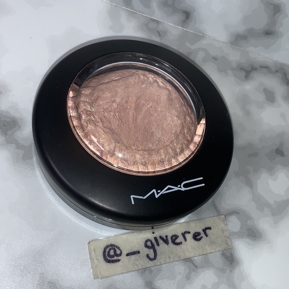 PERFECT TOPPING MAC MIneralized Skinfinish - Picture 7 of 15